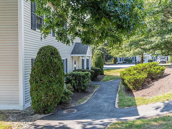 2nd image of 28 Clearview Drive #28