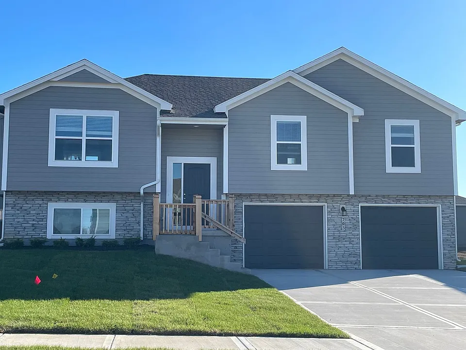 703 Summer Dawn Cir