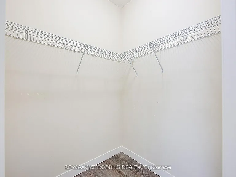 996 West Village Sq — Photo 16