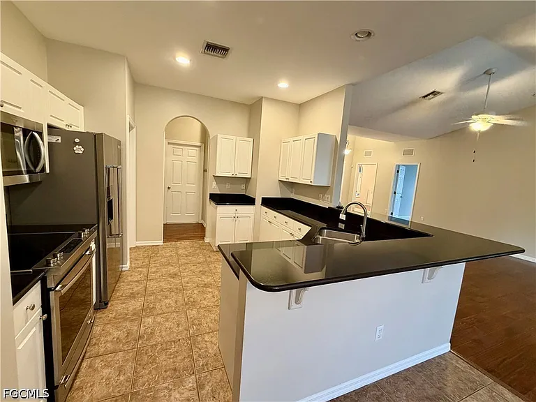 1466 Argyle Dr — Photo 6