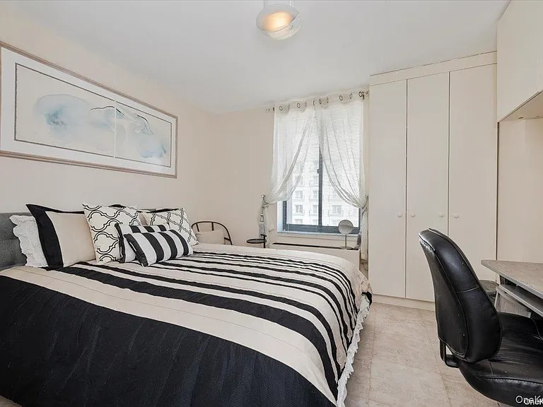 100 W Broadway #4F — Photo 17
