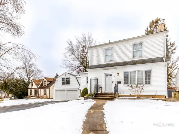 3 Lakeview Dr, Mundelein, IL 60060