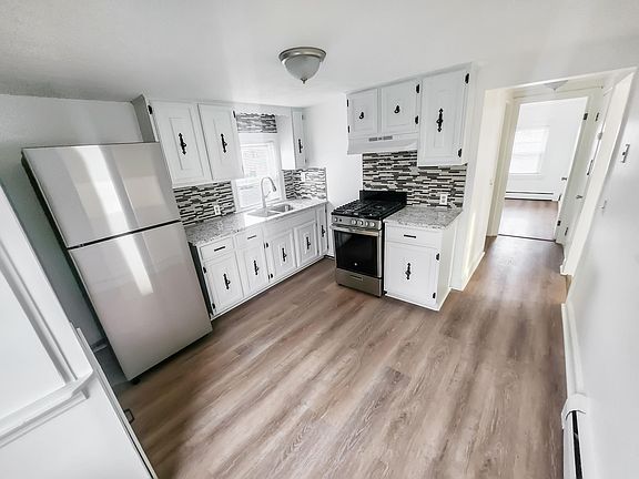 2nd image of 147 Palm St Floor 2