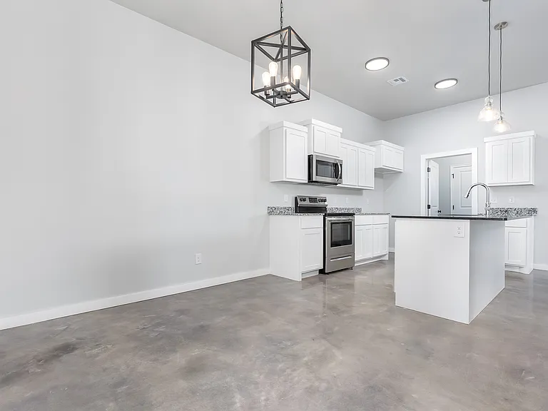 2324 SW 90th Pl — Photo 2
