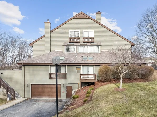2815 Leona Ln, Coraopolis, PA 15108