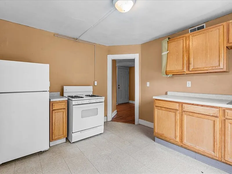 32 Home St SW — Photo 4