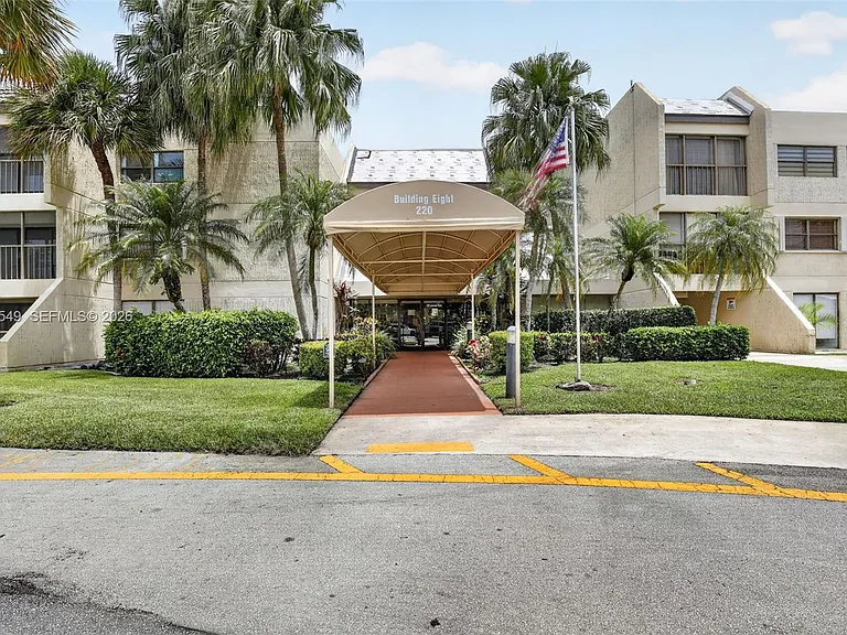 220 Lakeview Dr #210 — Photo 41