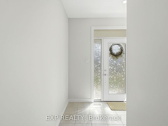 3rd image of 104 Hackamore Cres