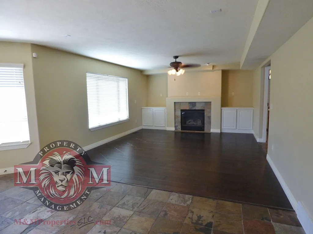 5 bed, 3256 sqft, $3,395 — Photo 3