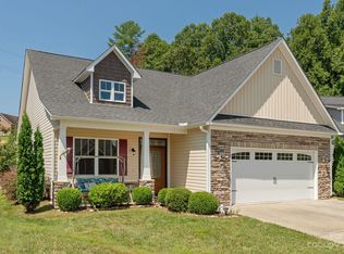 41 Foxtail Ct, Hendersonville, NC 28792