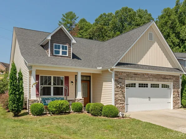 41 Foxtail Ct, Hendersonville, NC 28792