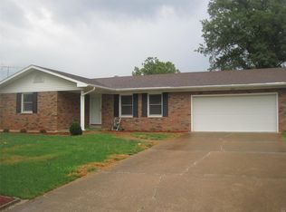 1010 Circle Dr, Red Bud, IL 62278