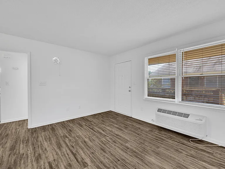Belmont Heights Apartments & Townhomes — Photo 62