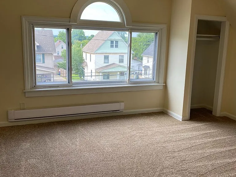 326 E Liberty St — Photo 15