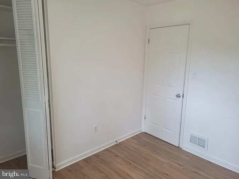 6818 Rolling Rd — Photo 20