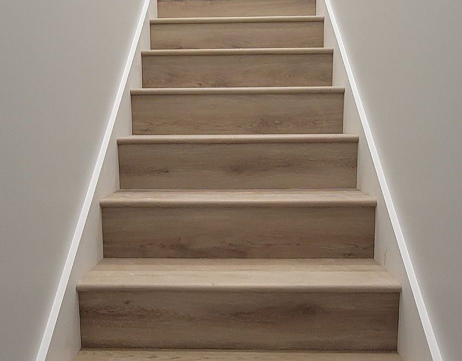 2nd image of 6019 W Ardmore Ave #2E