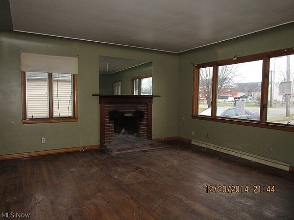2nd image of 140 Champion Ave W