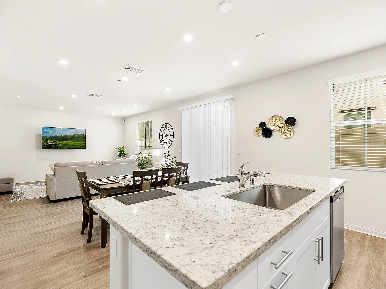 26871 James Dr — Photo 3
