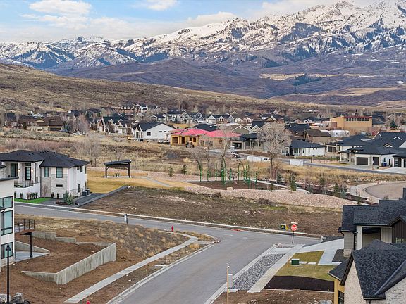 3rd image of 3083 W Wasatchback Dr