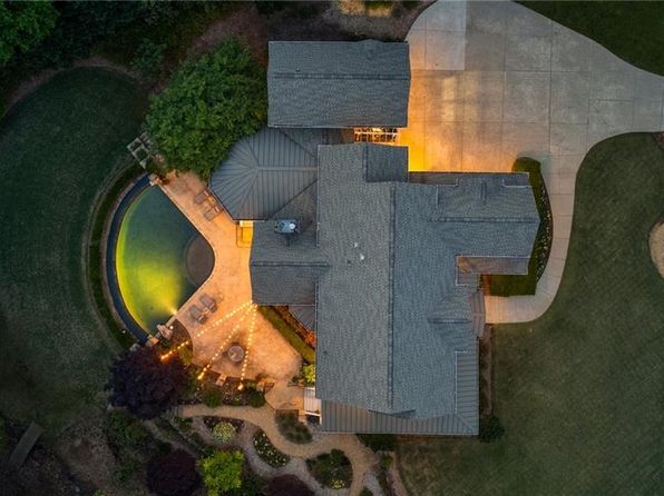 585 Watboro Hill Dr, Milton, GA 30004