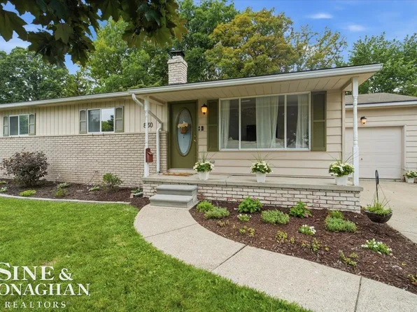 830 S 12th St, Saint Clair, MI 48079