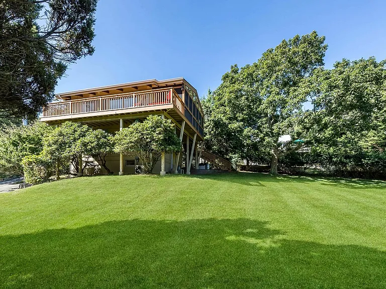 74 Roosevelt Rd — Photo 1