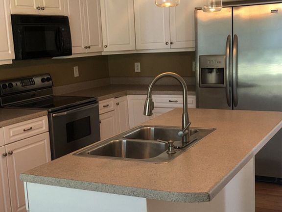 3rd image of 211 Cullom Way