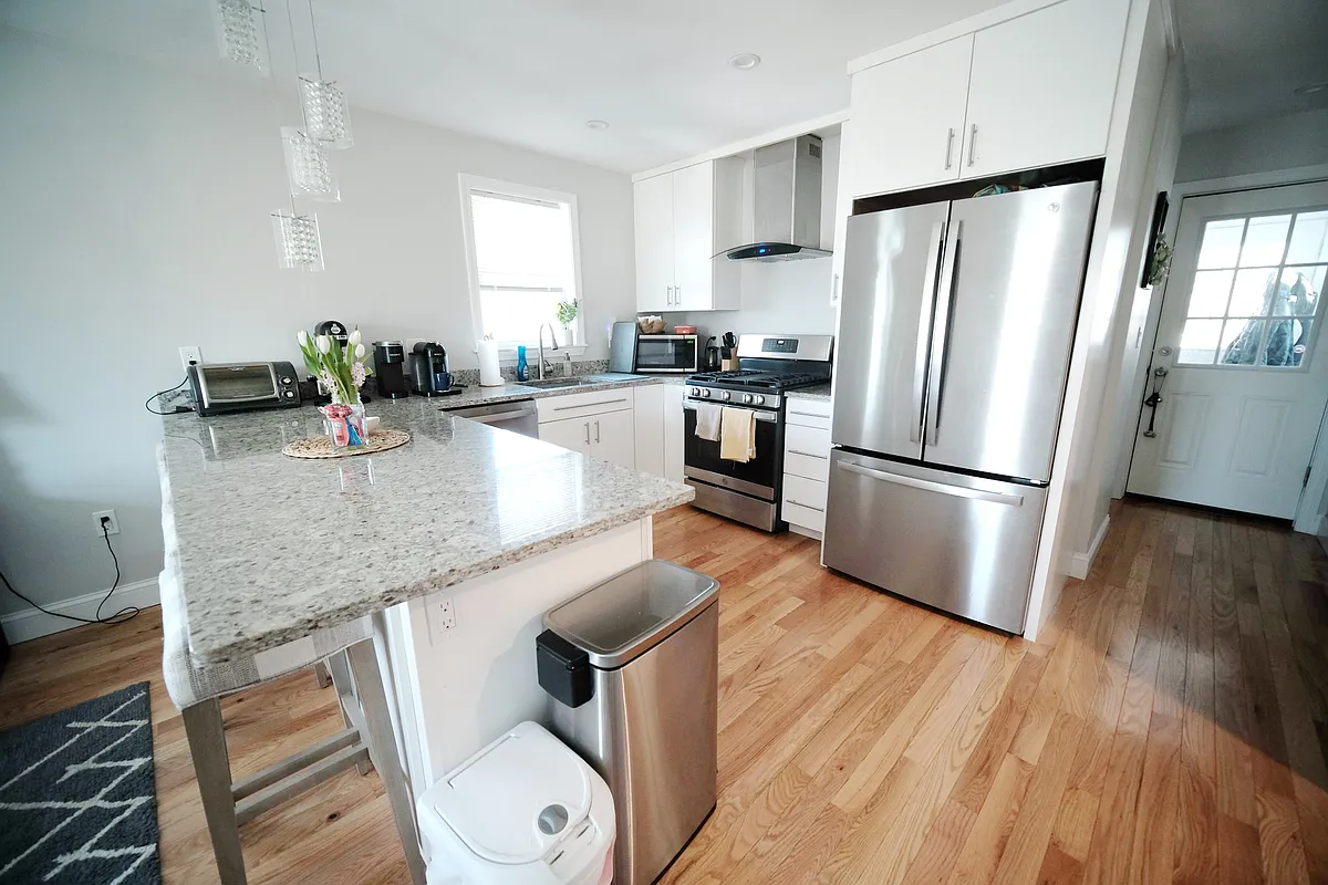 Building Photo - 49 Whittemore Ave #2