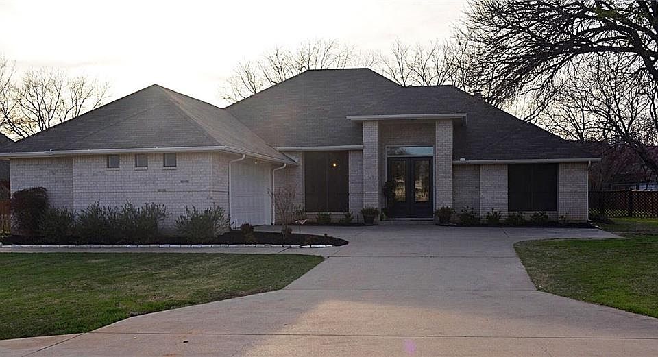 1st image of 9016 Woodlawn Dr