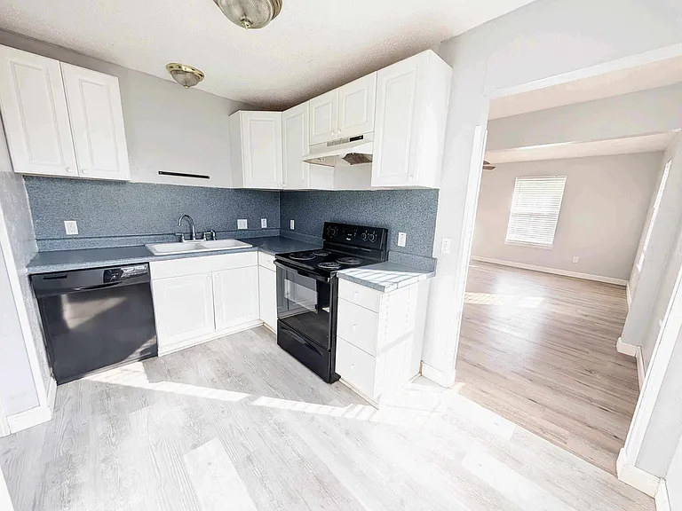 616 Lions Park Pl — Photo 6
