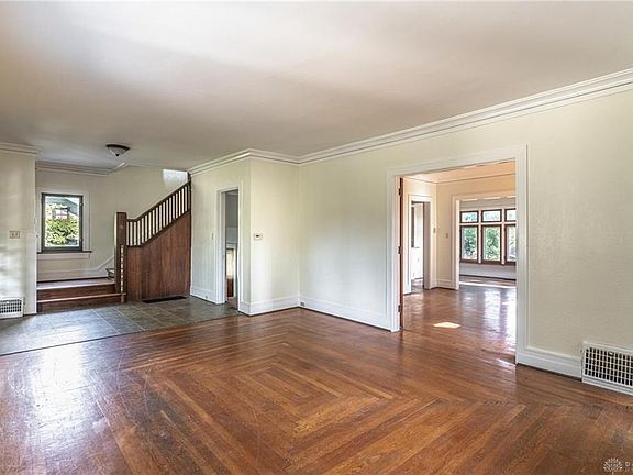2nd image of 752 Kenilworth Ave