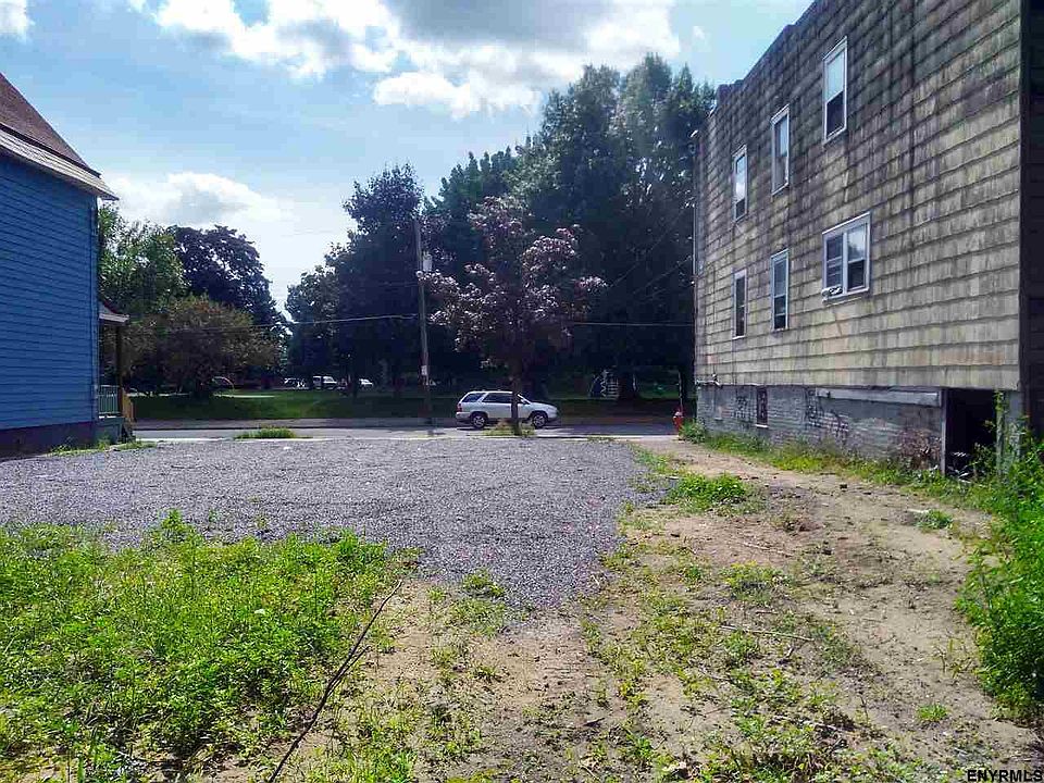 2nd image of 645 2nd St