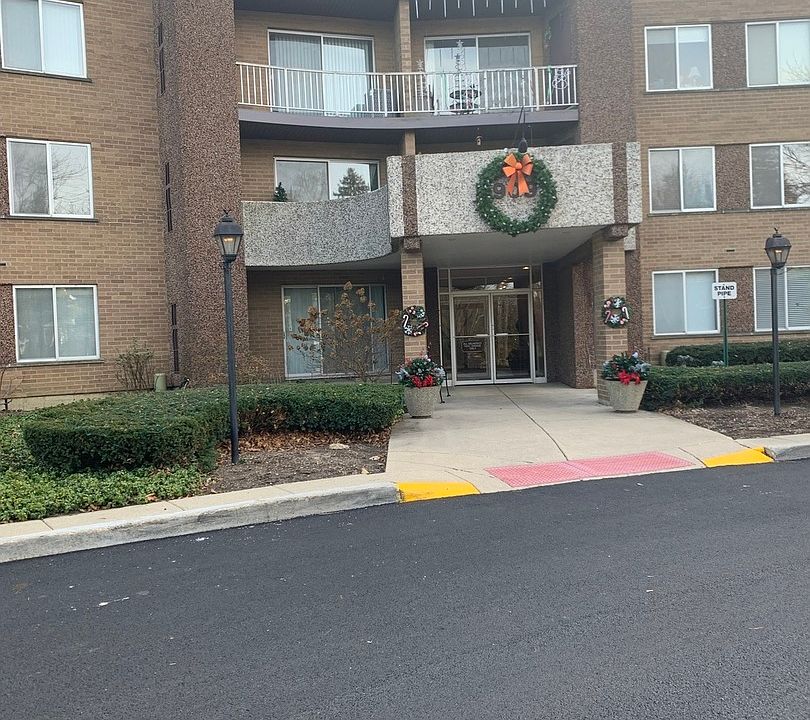 1st image of 909 E Kenilworth Ave Unit 318