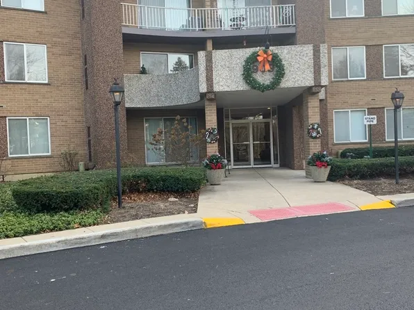 909 E Kenilworth Ave Unit 318, Palatine, IL 60074
