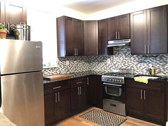 2nd image of 250 Hawthorne St APT 2J