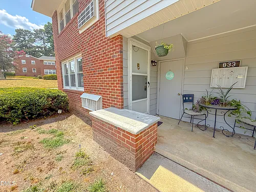 833 Daniels St #A Photo 1