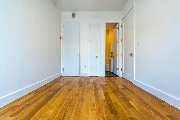 Rented by Nooklyn NYC LLC | media 32