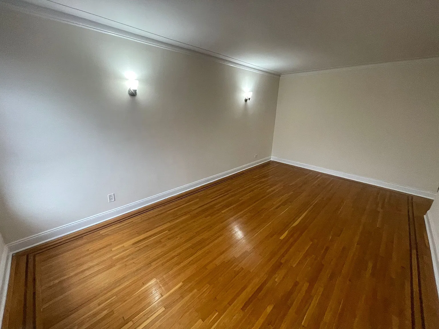 1 bed, 875 sqft, $2,350 — Photo 3