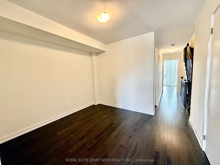 46 Green Gardens Blvd — Photo 12