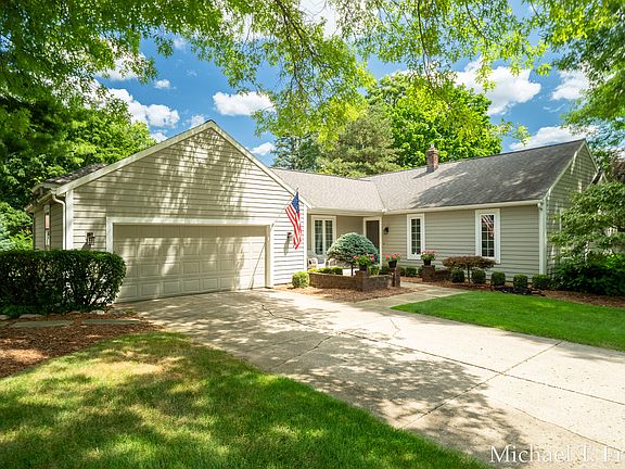 4th image of 6479 Ridgemont Dr SE