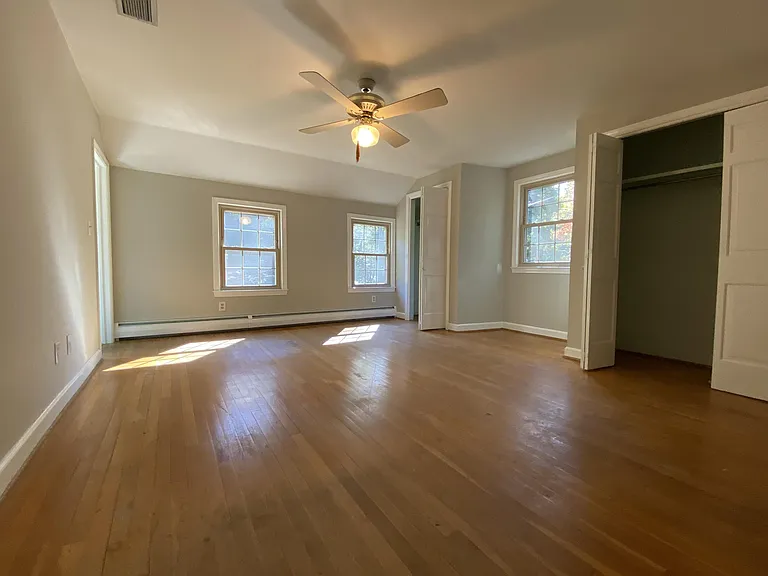106 Woodside St — Photo 6