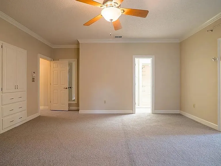 1009 Williamsburg Dr — Photo 22