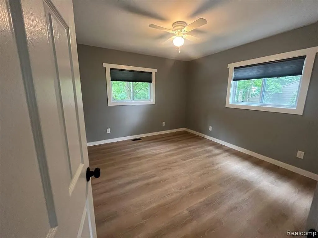 3 bed, 1268 sqft, $2,100 — Photo 4