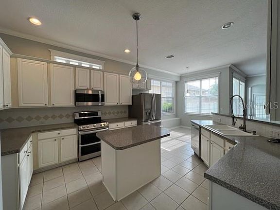 3rd image of 132 Eastpark Dr