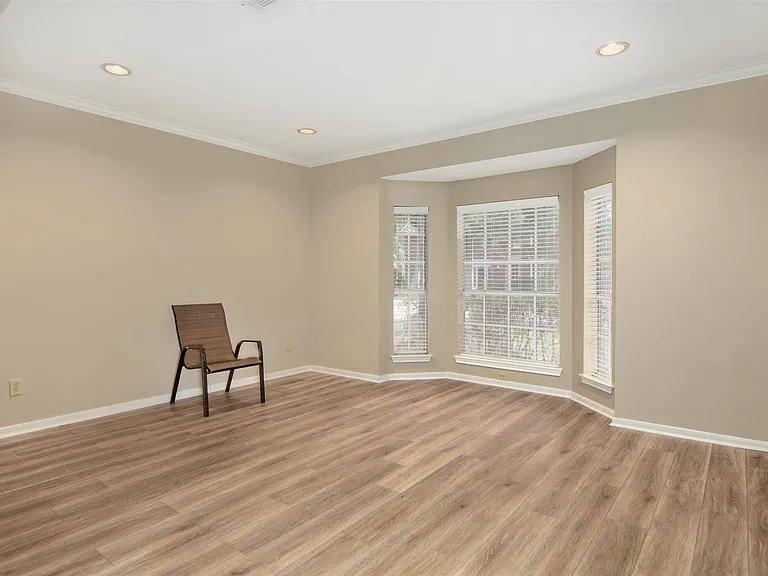 15118 Greenleaf Ln — Photo 7