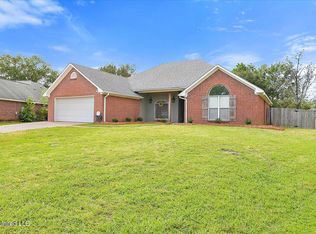 633 Summer Pl, Flowood, MS 39232