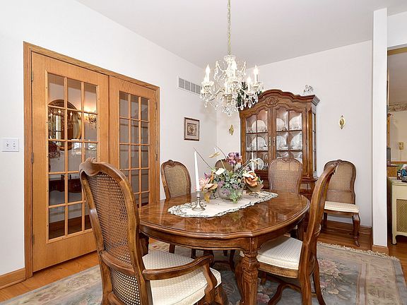 3rd image of 16741 Summercrest Ave