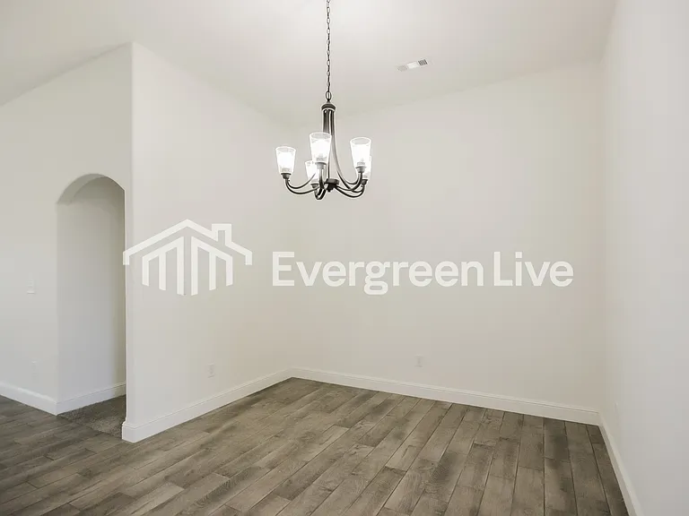 5900 Hoover St — Photo 5