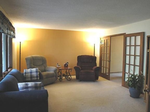2nd image of 3323 Buchanan Ct