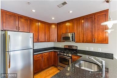 1 BR/1.5 BA + Den w/ Garage Space